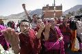 上百名西藏康区藏人再度展开示威抗议镇压